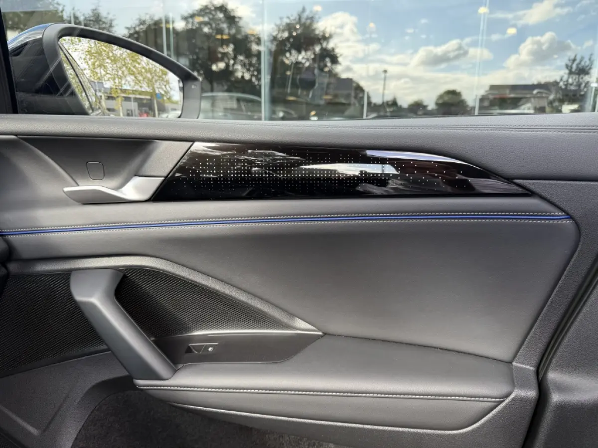 1.5 eTSI R-Line | Pano | Black pakket | 360 ° | Dealeronderhouden | NL auto