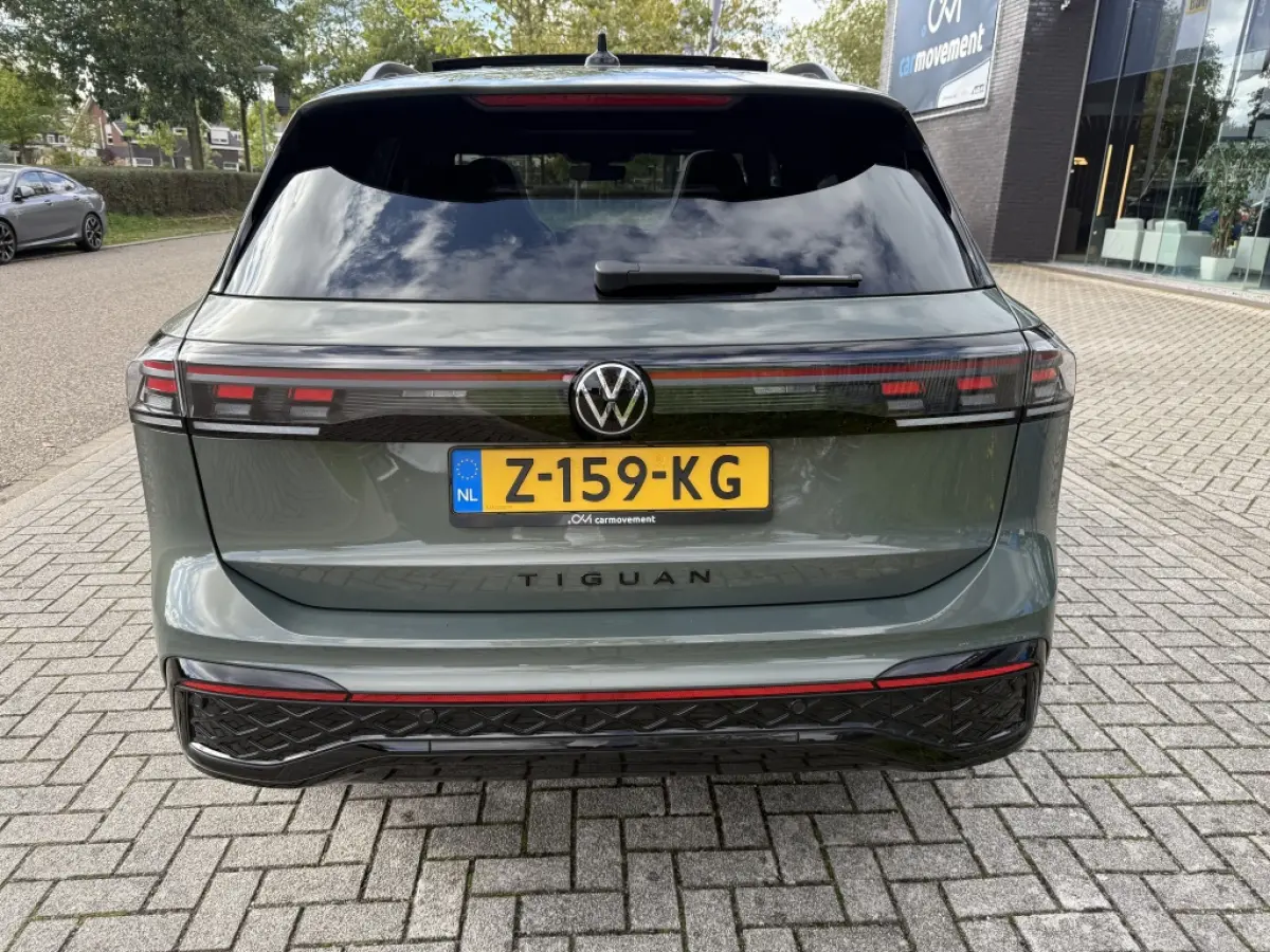 1.5 eTSI R-Line | Pano | Black pakket | 360 ° | Dealeronderhouden | NL auto