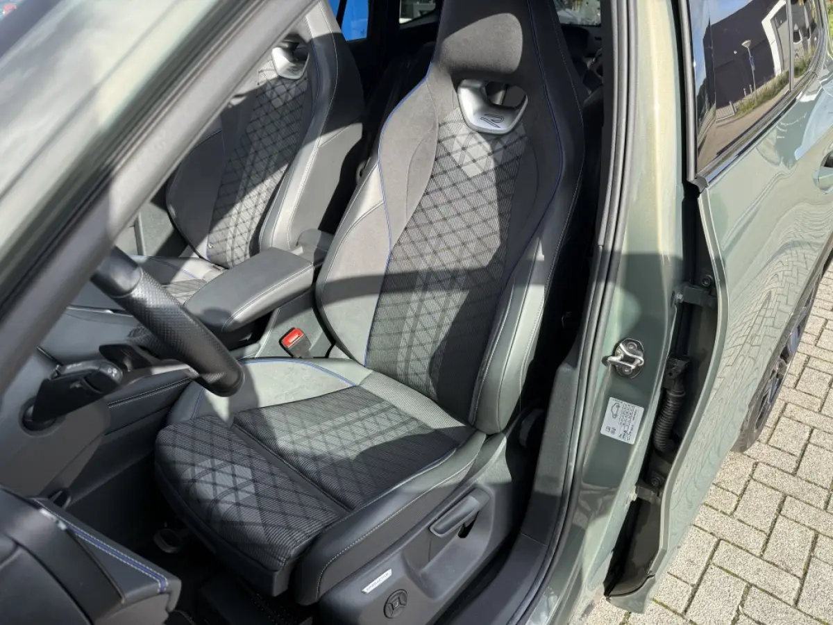 1.5 eTSI R-Line | Pano | Black pakket | 360 ° | Dealeronderhouden | NL auto