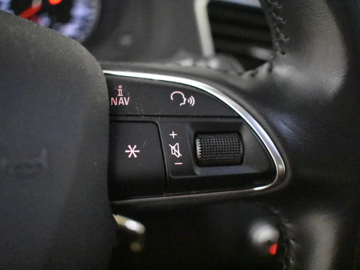 1.4 TFSI CoD Auto Advance l Afn. Trekhaak l Parkeersensoren v en a l Navigatie l Xenon l Lm-velgen l Metallic lak l Cr Control ;