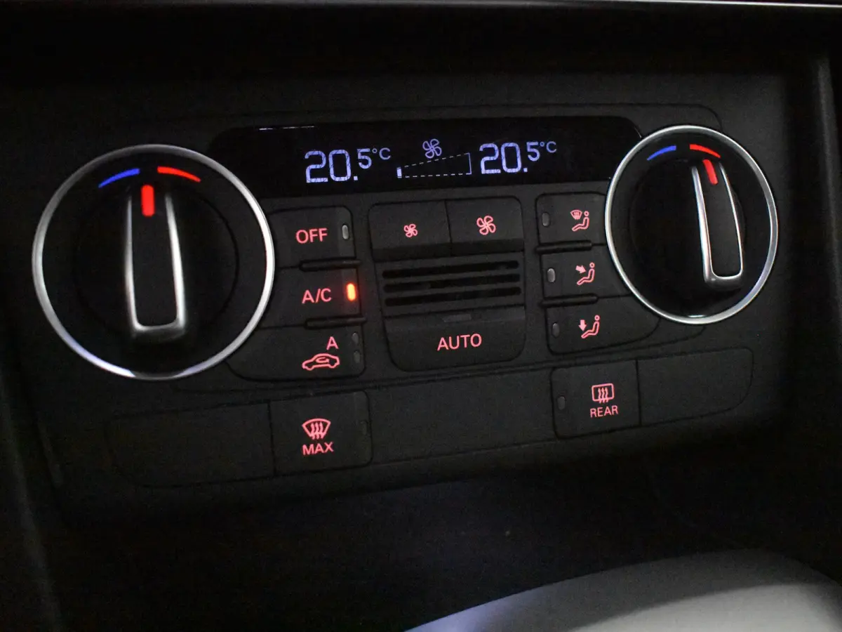 1.4 TFSI CoD Auto Advance l Afn. Trekhaak l Parkeersensoren v en a l Navigatie l Xenon l Lm-velgen l Metallic lak l Cr Control ;