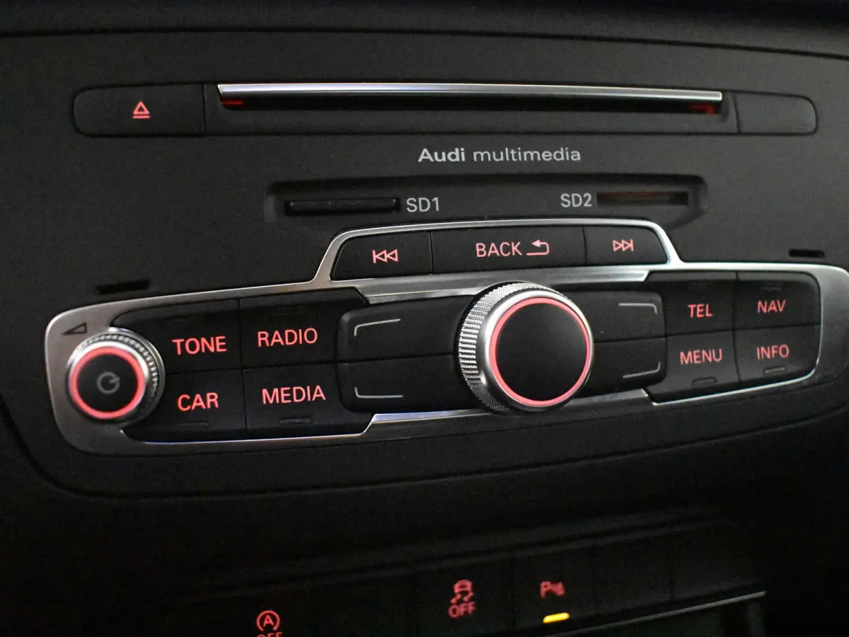 1.4 TFSI CoD Auto Advance l Afn. Trekhaak l Parkeersensoren v en a l Navigatie l Xenon l Lm-velgen l Metallic lak l Cr Control ;