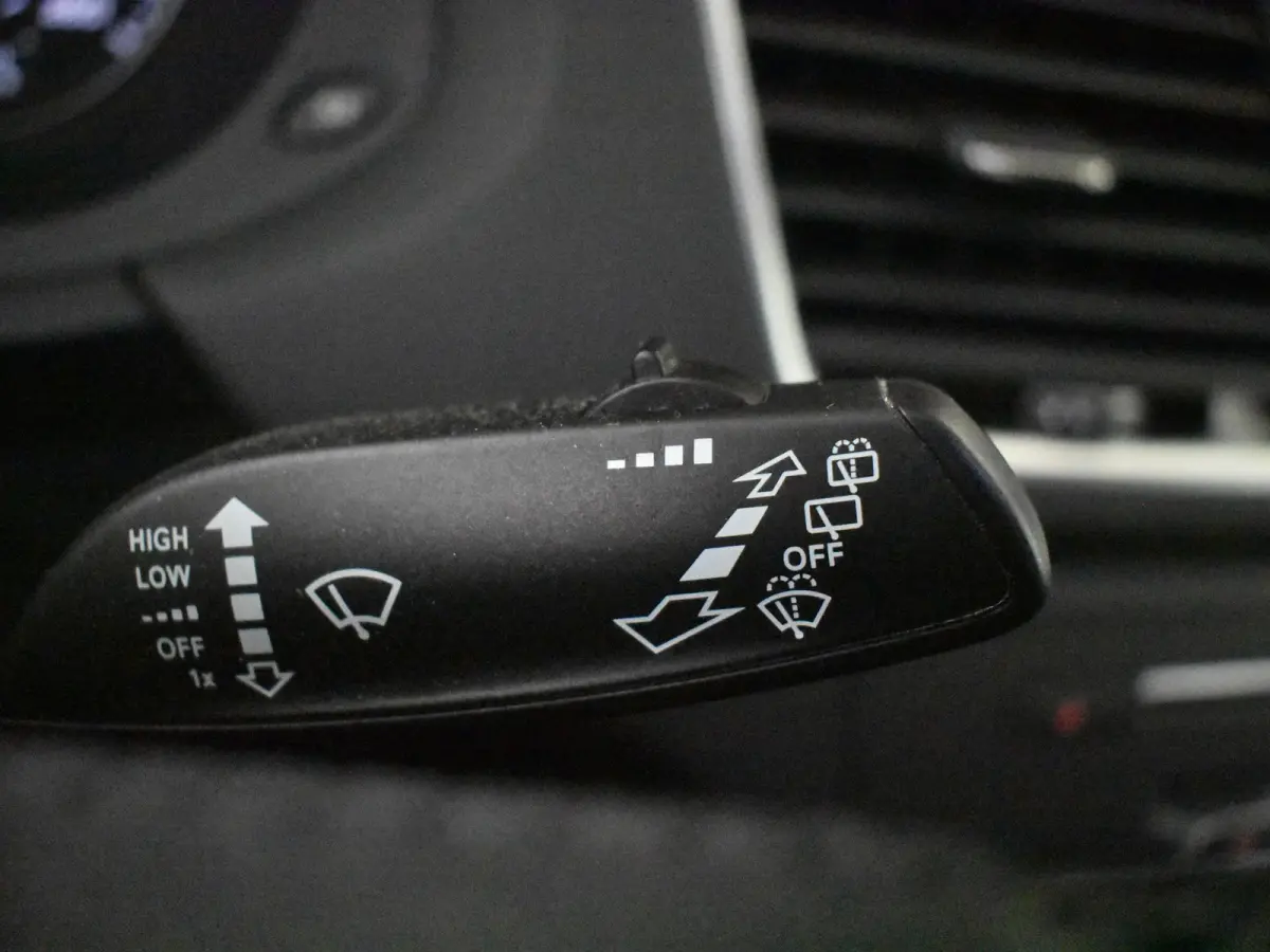 1.4 TFSI CoD Auto Advance l Afn. Trekhaak l Parkeersensoren v en a l Navigatie l Xenon l Lm-velgen l Metallic lak l Cr Control ;