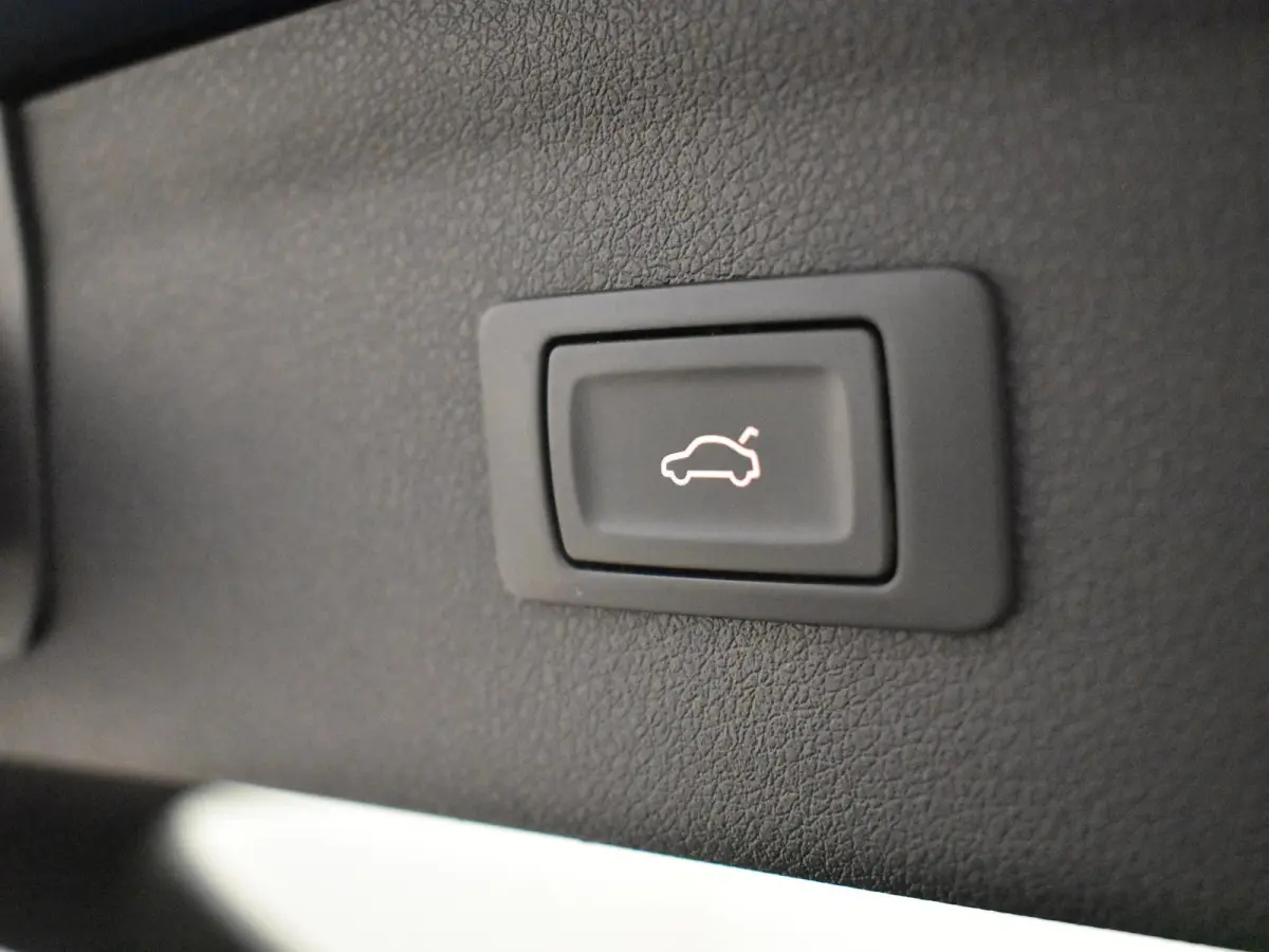 1.4 TFSI CoD Auto Advance l Afn. Trekhaak l Parkeersensoren v en a l Navigatie l Xenon l Lm-velgen l Metallic lak l Cr Control ;
