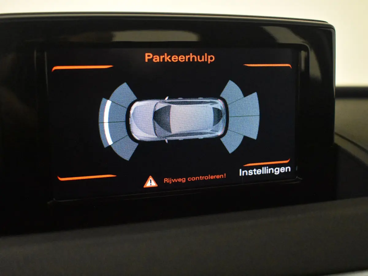 1.4 TFSI CoD Auto Advance l Afn. Trekhaak l Parkeersensoren v en a l Navigatie l Xenon l Lm-velgen l Metallic lak l Cr Control ;
