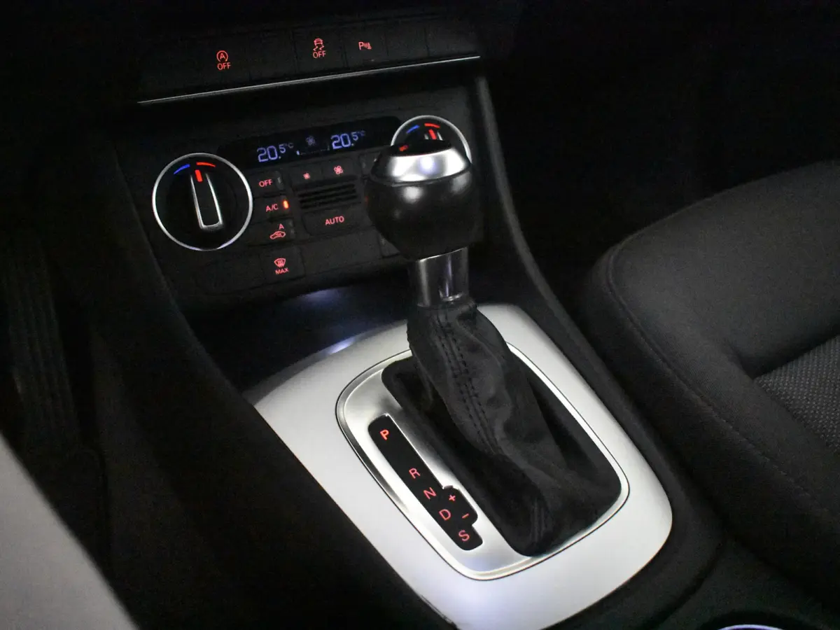 1.4 TFSI CoD Auto Advance l Afn. Trekhaak l Parkeersensoren v en a l Navigatie l Xenon l Lm-velgen l Metallic lak l Cr Control ;