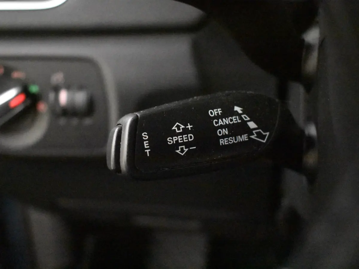 1.4 TFSI CoD Auto Advance l Afn. Trekhaak l Parkeersensoren v en a l Navigatie l Xenon l Lm-velgen l Metallic lak l Cr Control ;