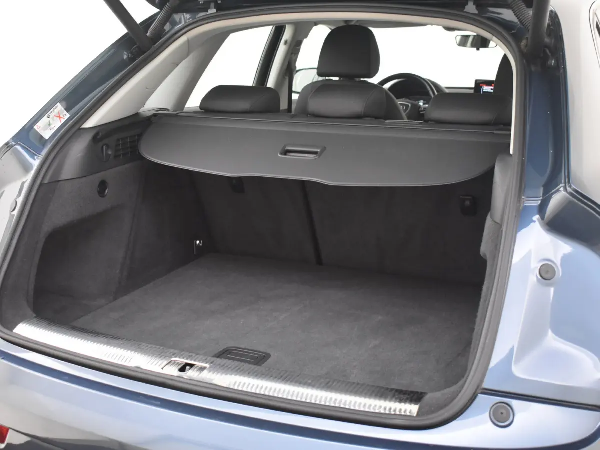 1.4 TFSI CoD Auto Advance l Afn. Trekhaak l Parkeersensoren v en a l Navigatie l Xenon l Lm-velgen l Metallic lak l Cr Control ;