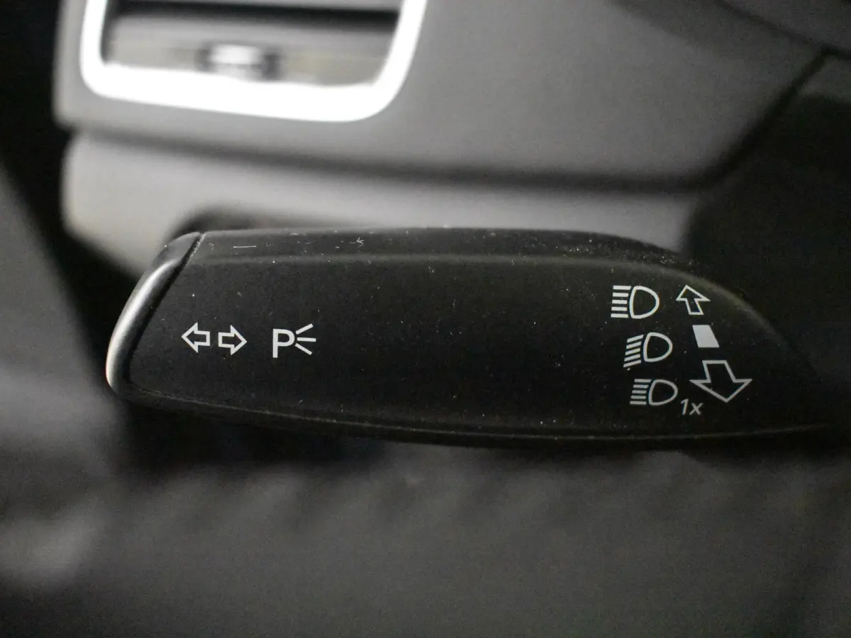 1.4 TFSI CoD Auto Advance l Afn. Trekhaak l Parkeersensoren v en a l Navigatie l Xenon l Lm-velgen l Metallic lak l Cr Control ;