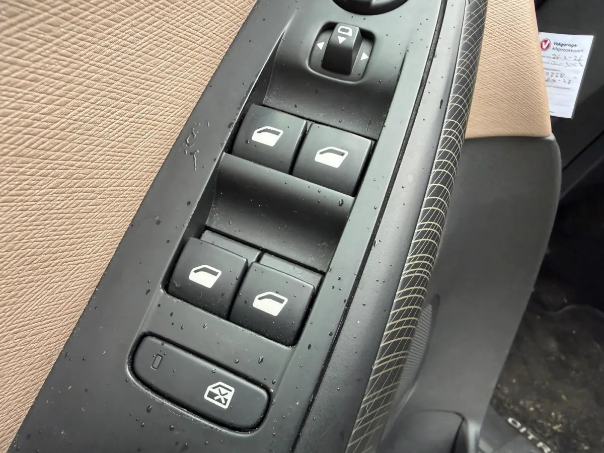 1.6 e-THP Exclusive | Cruise control + Navi + Automaat Nu € 5.500,- !!!