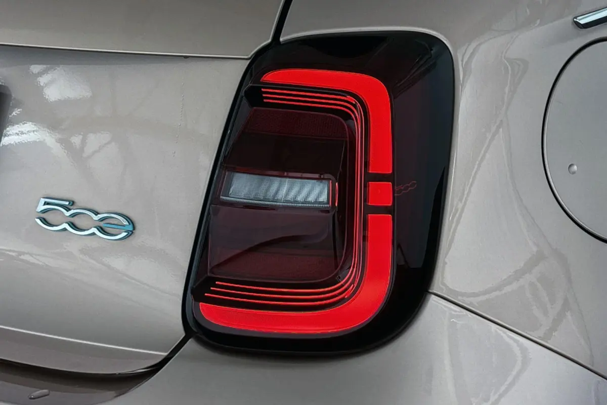 La Prima 42 kWh Pano Leder Stoelverwarming JBL Camera Apple CarPlay