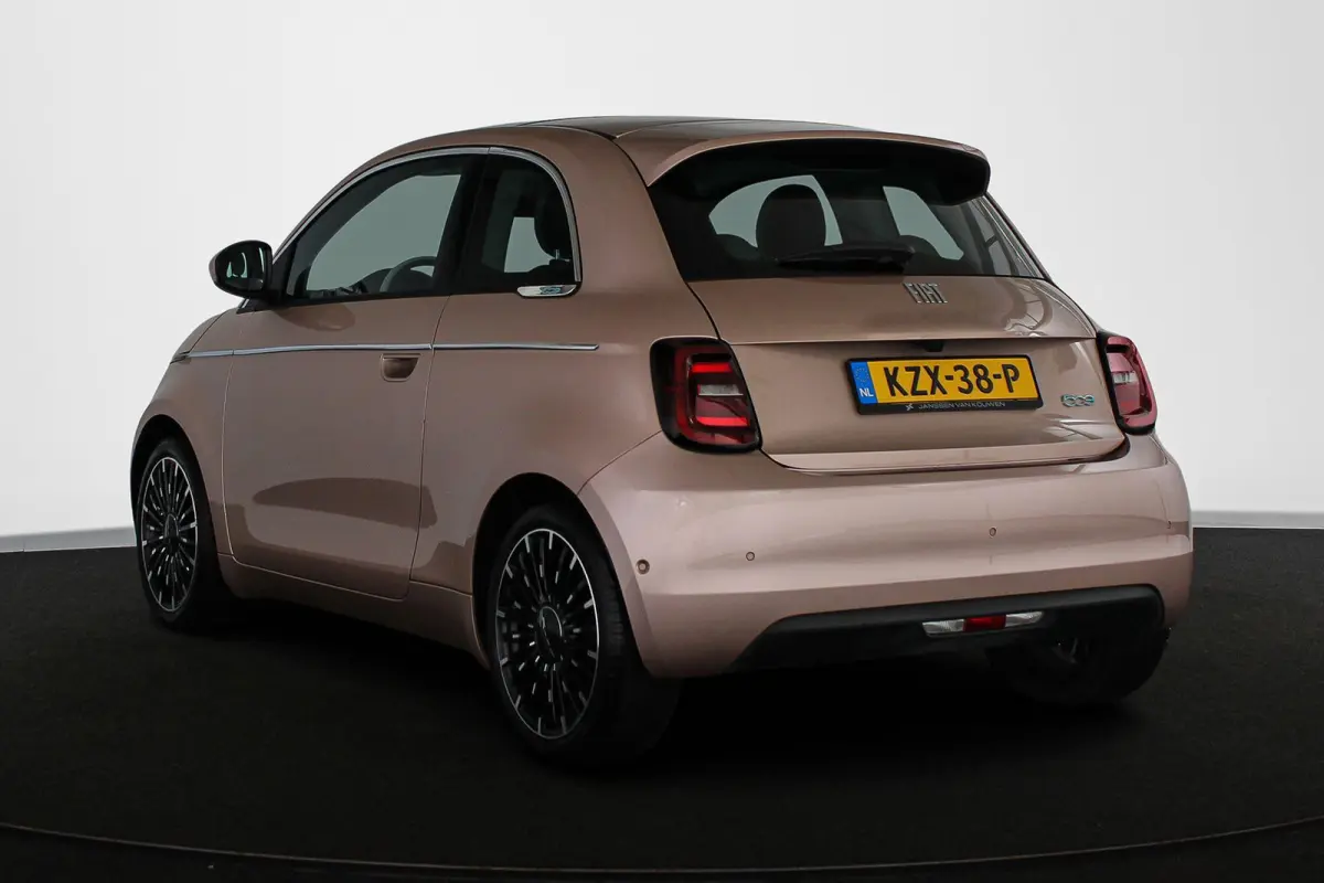 La Prima 42 kWh Pano Leder Stoelverwarming JBL Camera Apple CarPlay