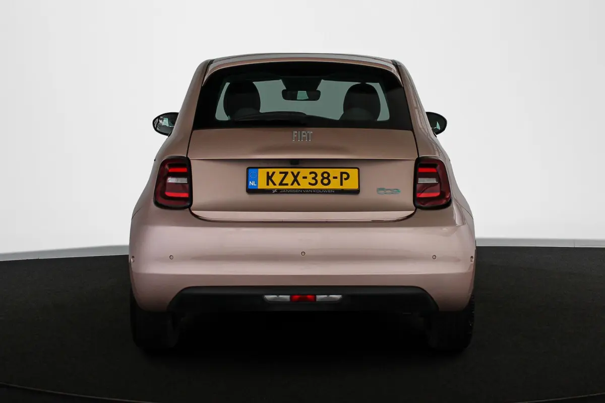 La Prima 42 kWh Pano Leder Stoelverwarming JBL Camera Apple CarPlay