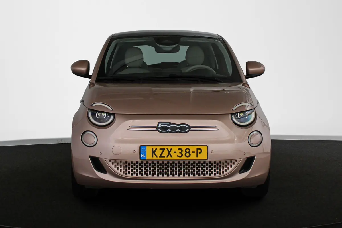 La Prima 42 kWh Pano Leder Stoelverwarming JBL Camera Apple CarPlay