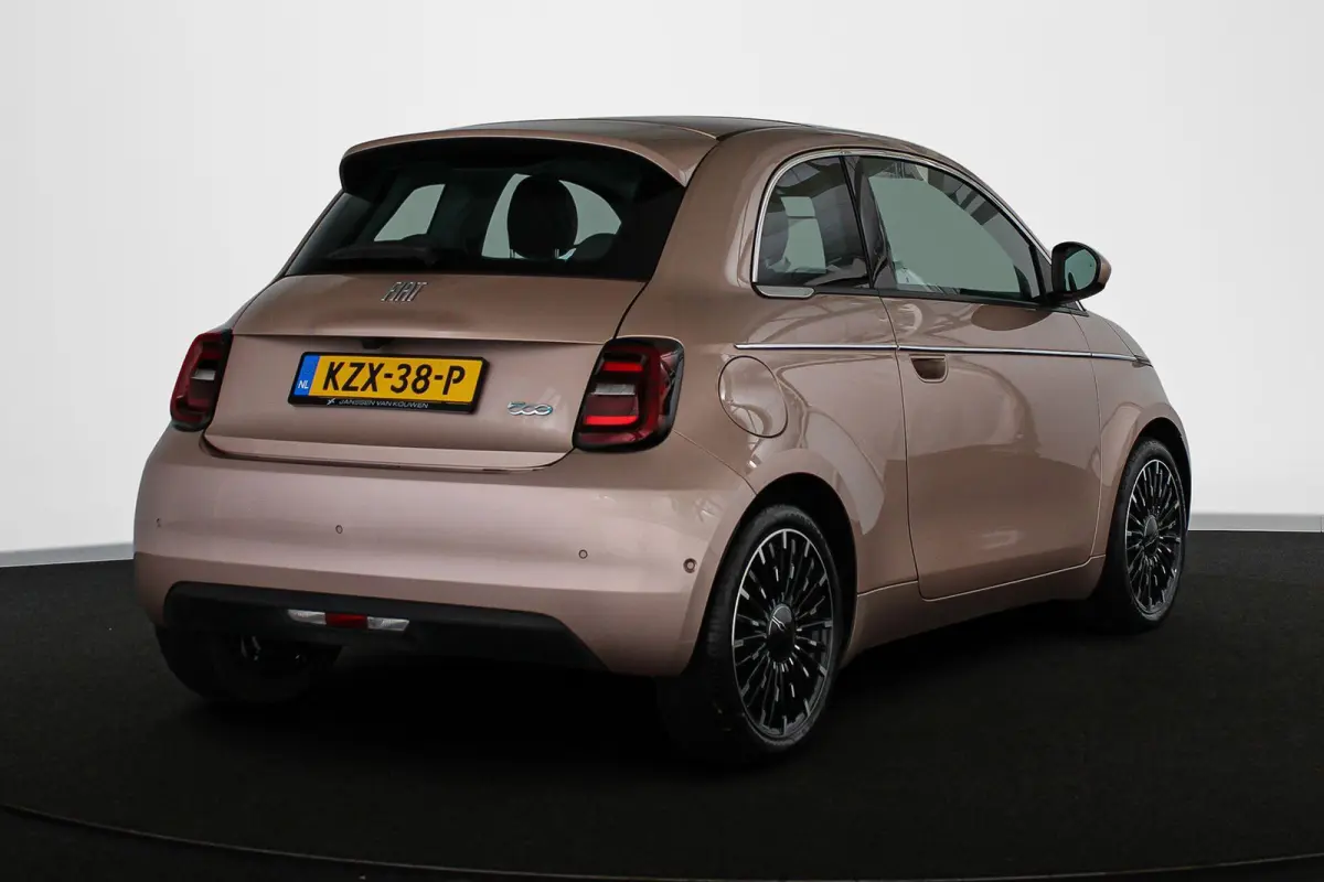 La Prima 42 kWh Pano Leder Stoelverwarming JBL Camera Apple CarPlay