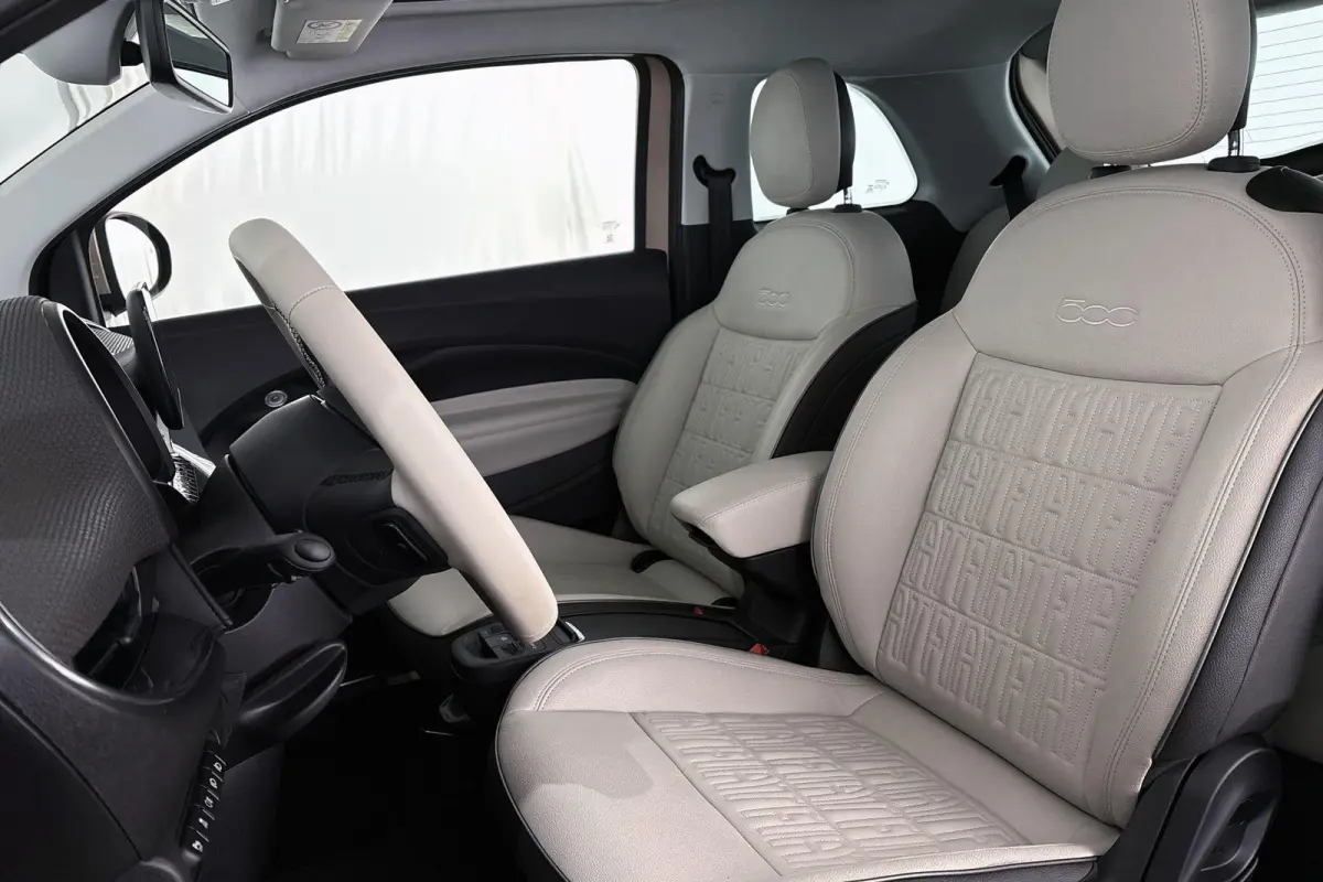 La Prima 42 kWh Pano Leder Stoelverwarming JBL Camera Apple CarPlay