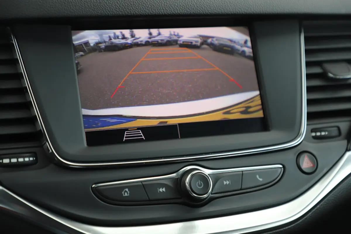 1.2 Design & Tech 110PK Navigatie Achteruitrijcamera Carplay Android LMV Climate & Cruise Control