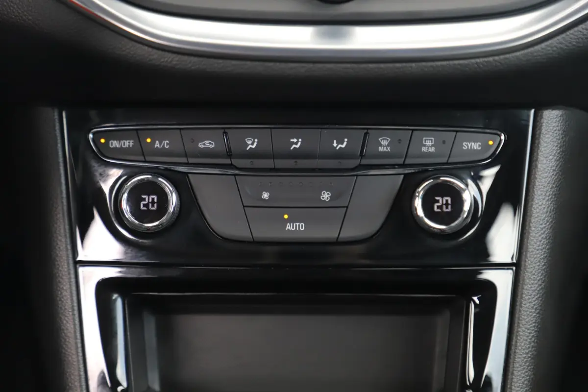 1.2 Design & Tech 110PK Navigatie Achteruitrijcamera Carplay Android LMV Climate & Cruise Control