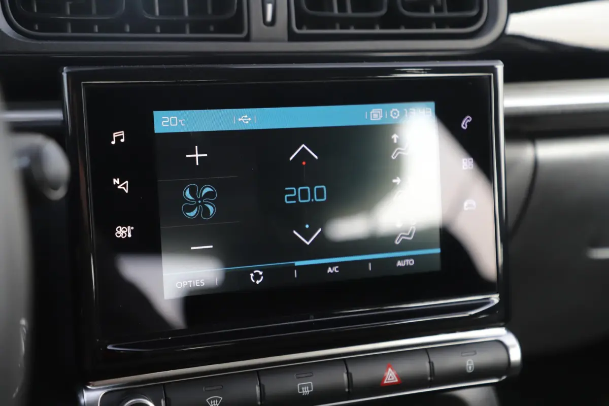1.2 PureTech Feel Navigatie Carplay Android Climate Cruise Control Rijstrooksensor Parkeersensor All-season banden!