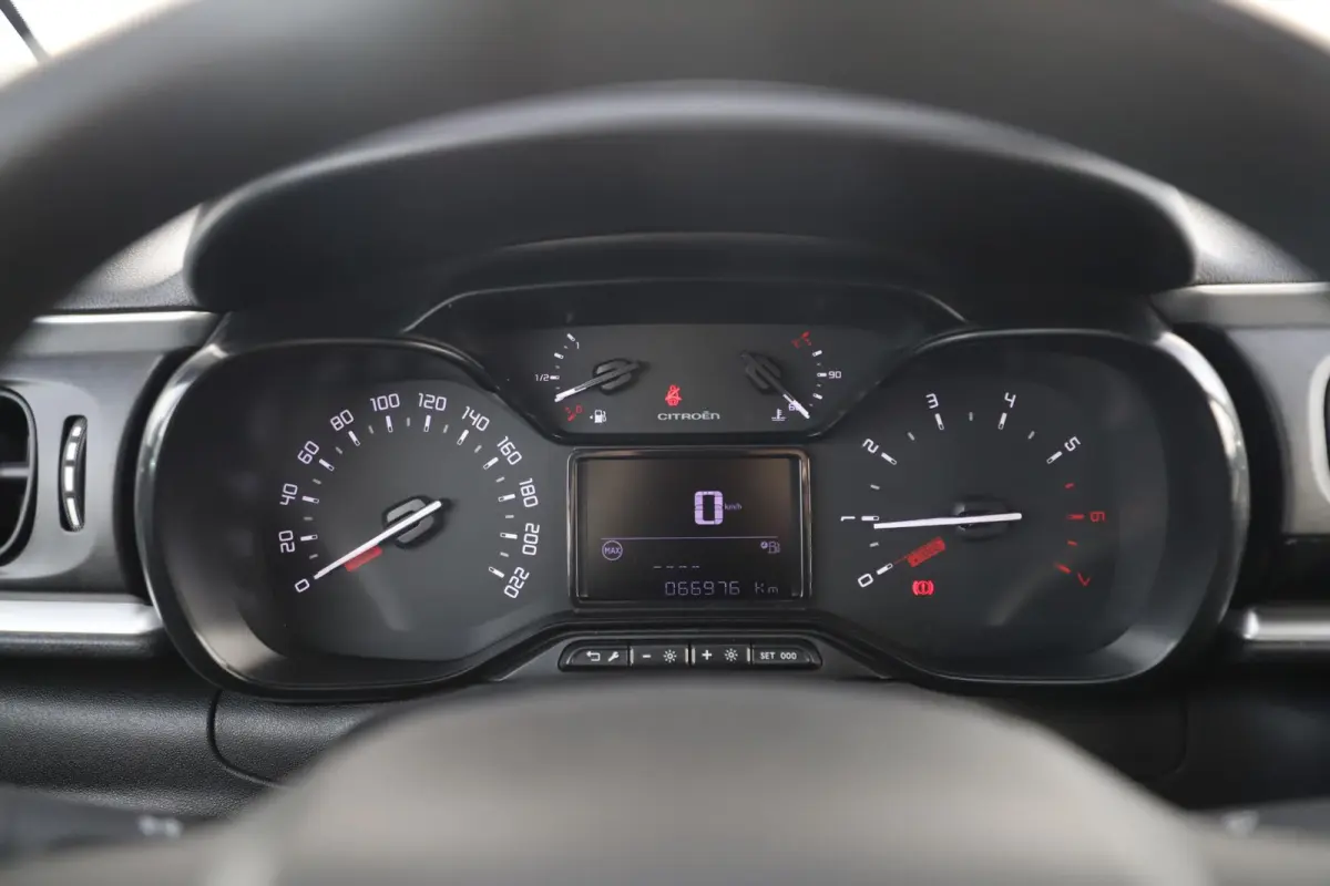 1.2 PureTech Feel Navigatie Carplay Android Climate Cruise Control Rijstrooksensor Parkeersensor All-season banden!