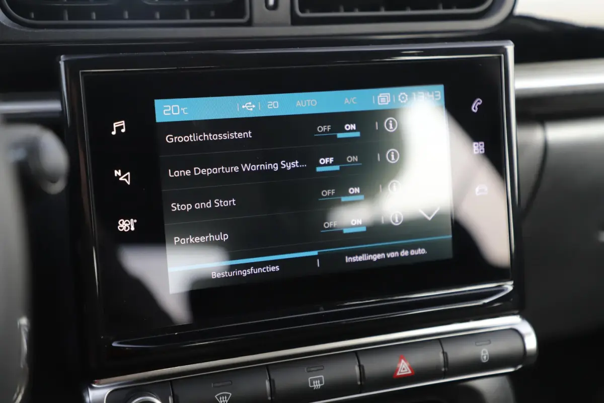 1.2 PureTech Feel Navigatie Carplay Android Climate Cruise Control Rijstrooksensor Parkeersensor All-season banden!