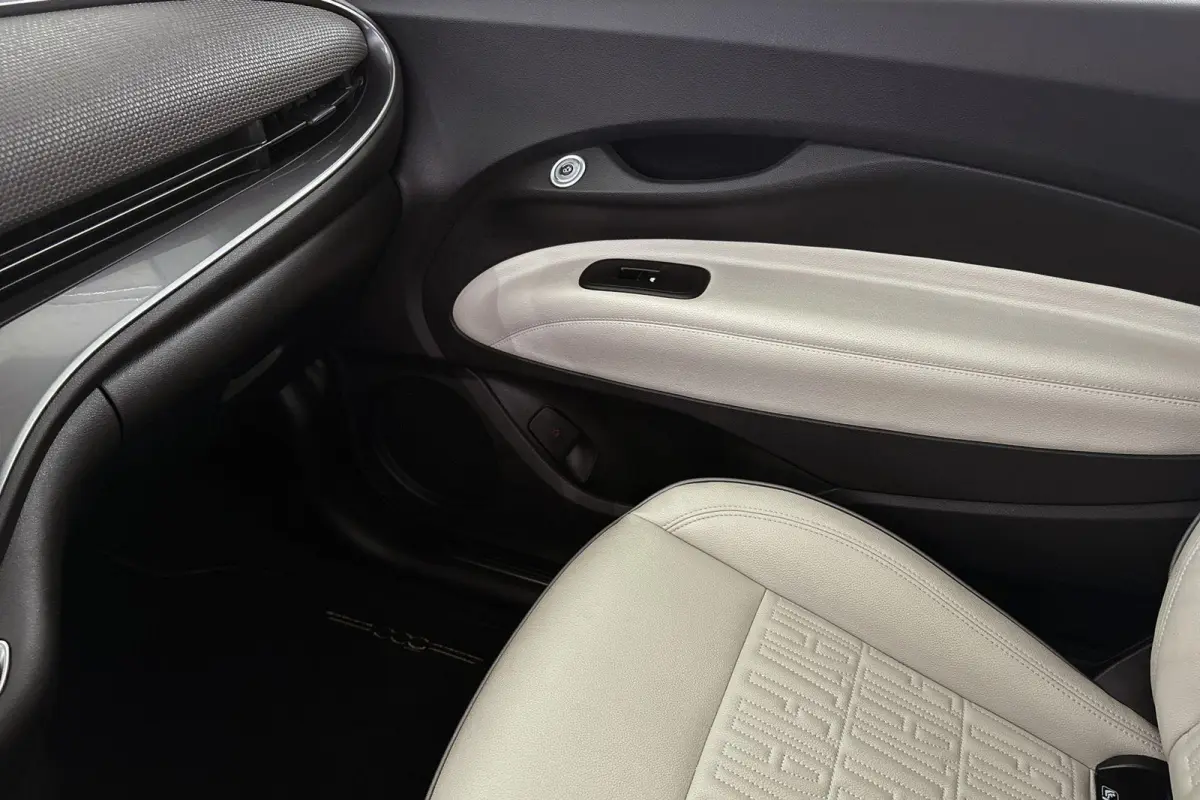 La Prima 42 kWh Pano Leder Stoelverwarming JBL Camera Apple CarPlay