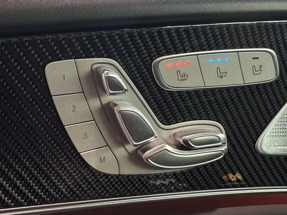 4MATIC+ Magno Bucket Seats