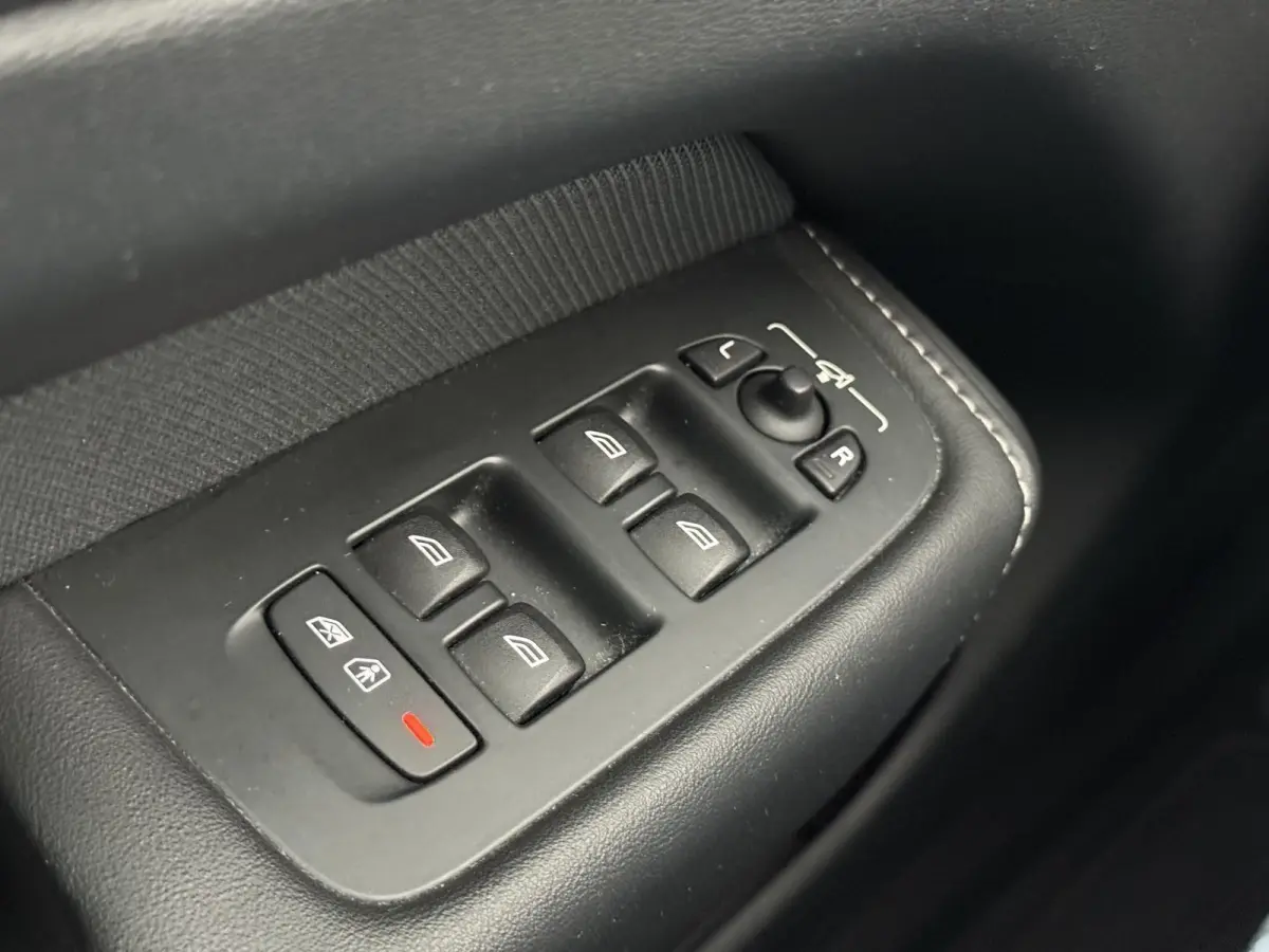 2.0 T6 Plug-in hybrid AWD Ultimate Dark