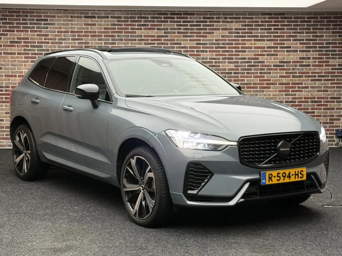 2.0 T6 Plug-in hybrid AWD Ultimate Dark