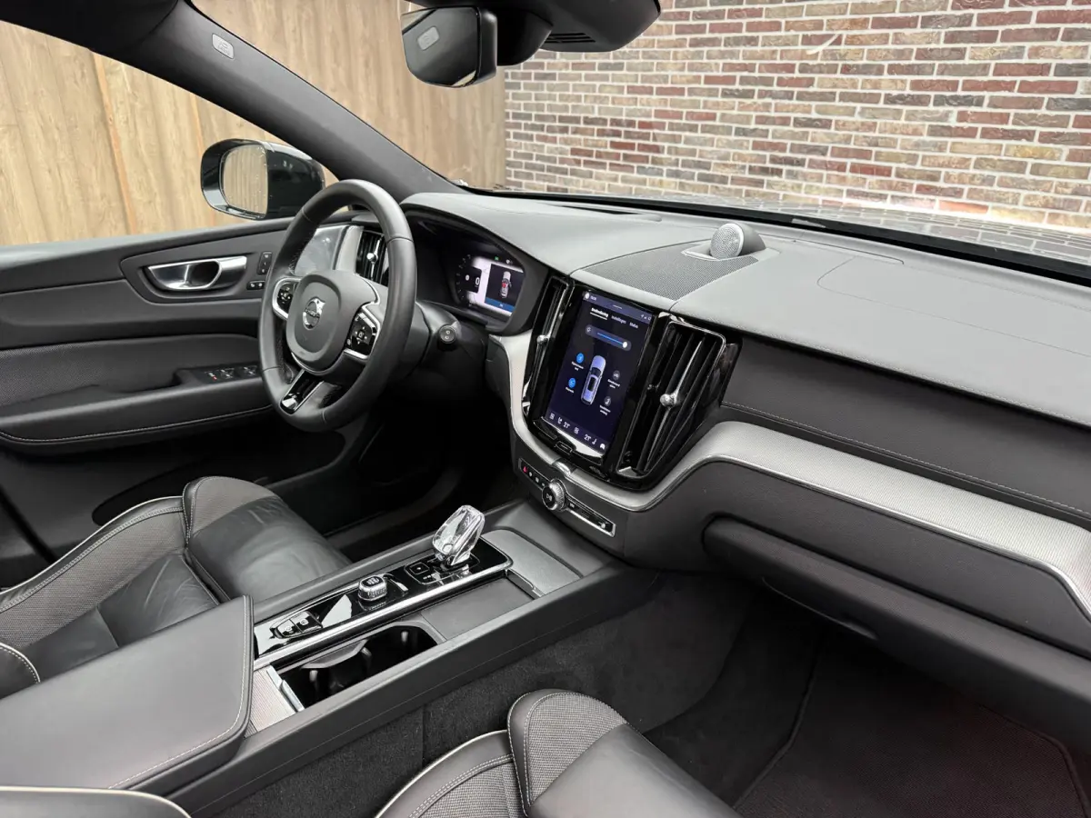 2.0 T6 Plug-in hybrid AWD Ultimate Dark