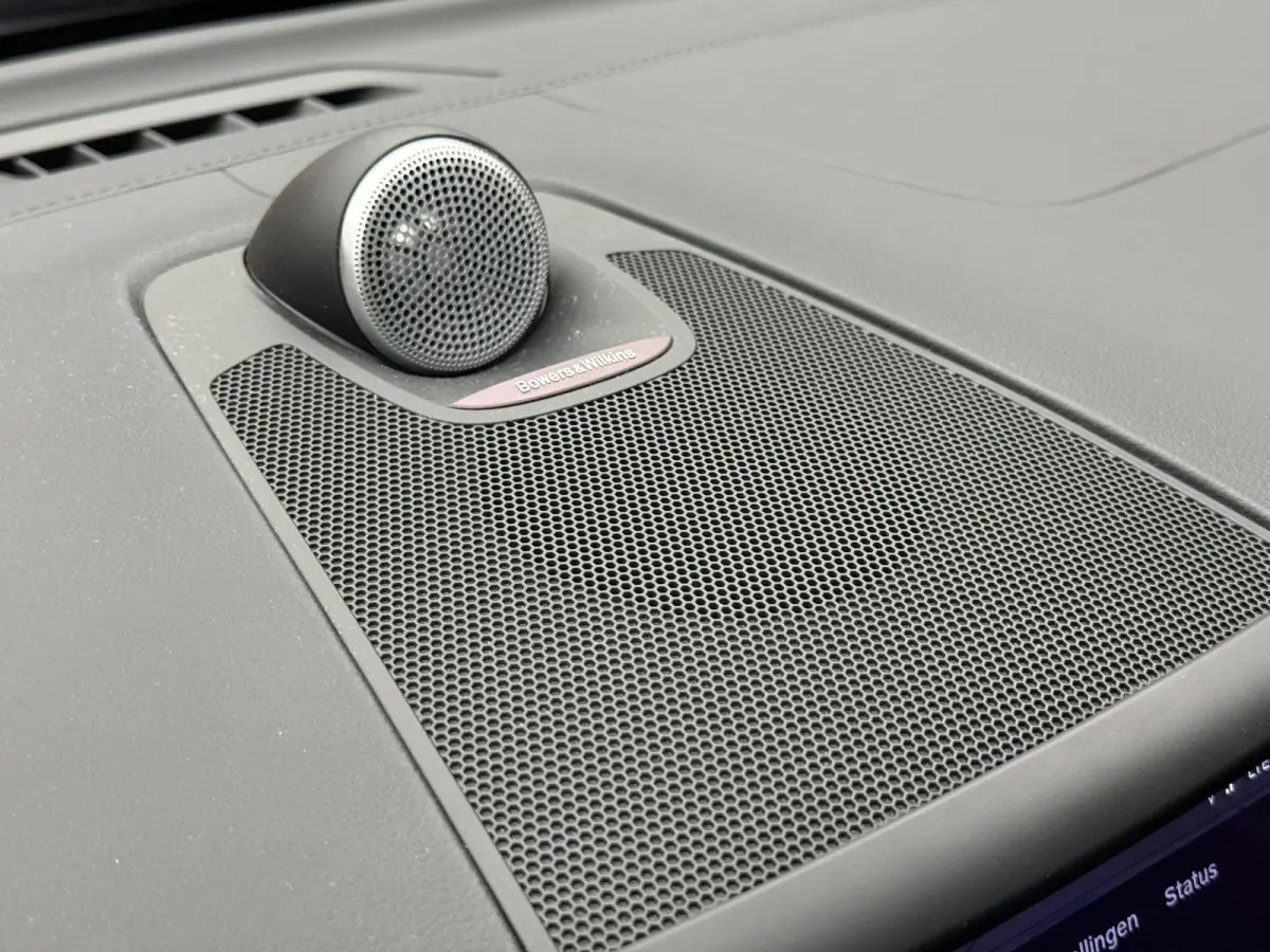 2.0 T6 Plug-in hybrid AWD Ultimate Dark