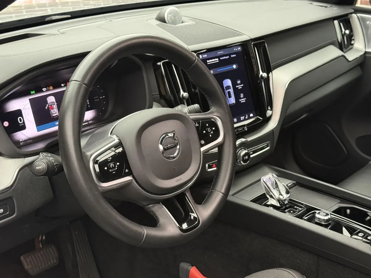 2.0 T6 Plug-in hybrid AWD Ultimate Dark