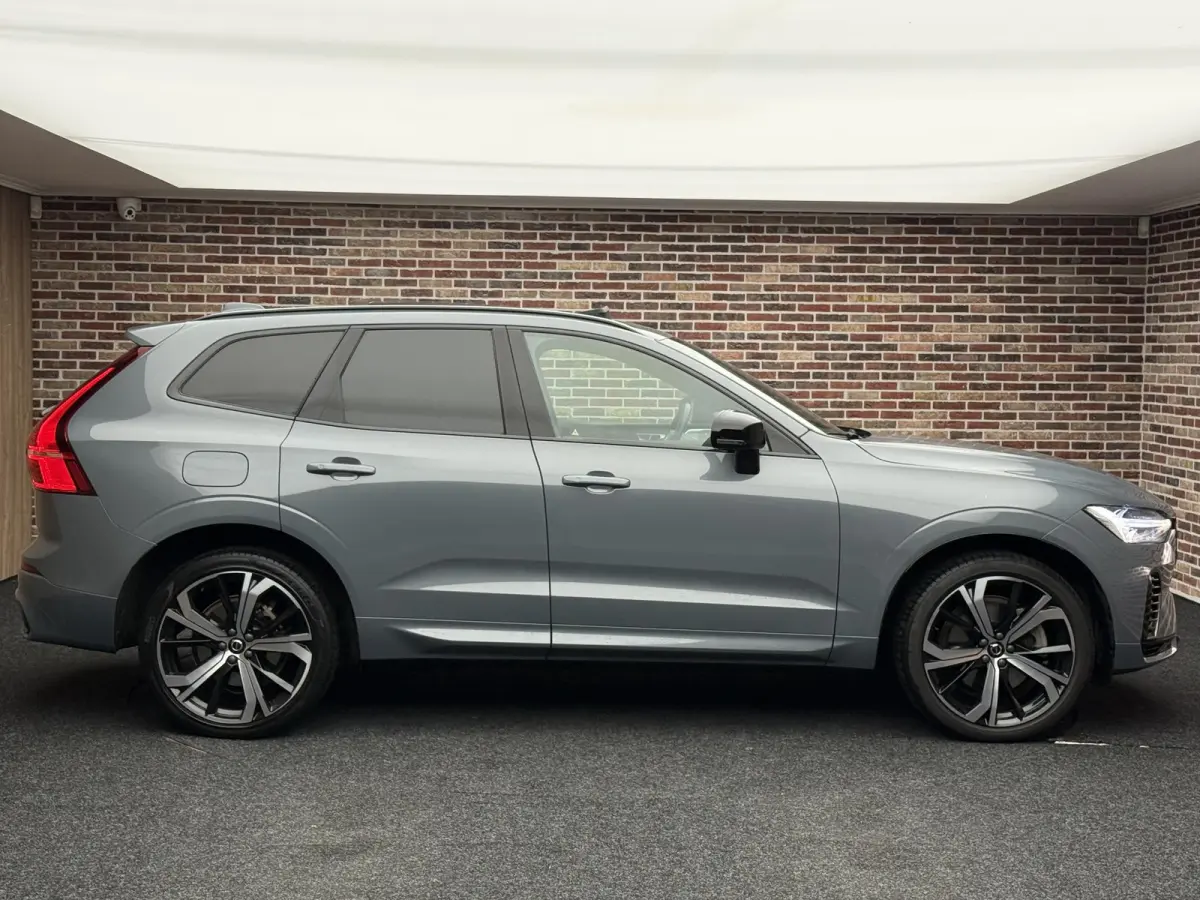 2.0 T6 Plug-in hybrid AWD Ultimate Dark