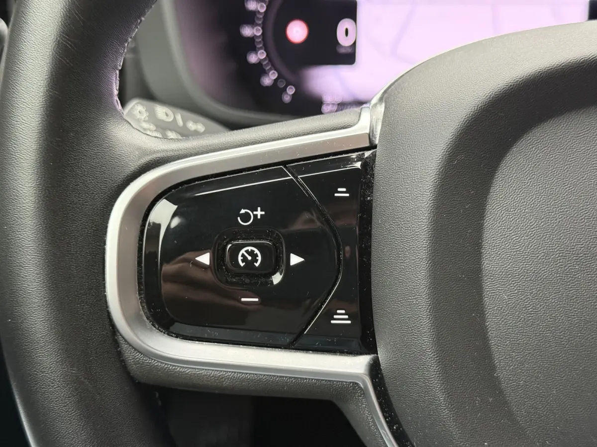 2.0 T6 Plug-in hybrid AWD Ultimate Dark