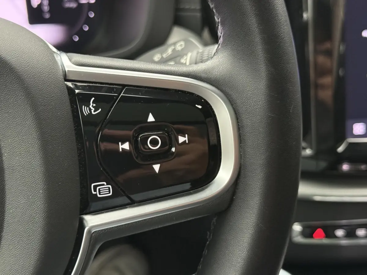2.0 T6 Plug-in hybrid AWD Ultimate Dark