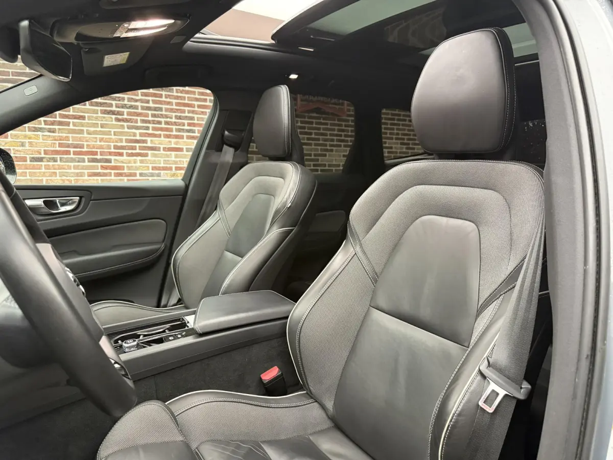2.0 T6 Plug-in hybrid AWD Ultimate Dark