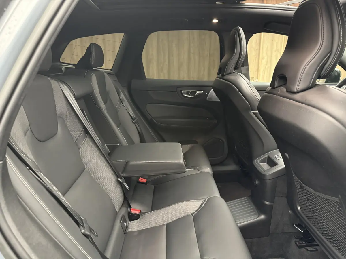 2.0 T6 Plug-in hybrid AWD Ultimate Dark