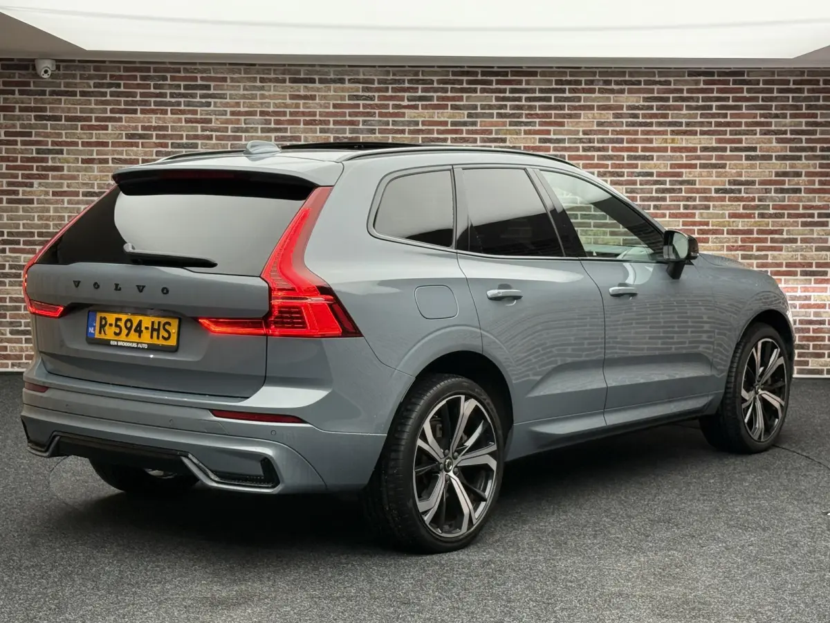 2.0 T6 Plug-in hybrid AWD Ultimate Dark