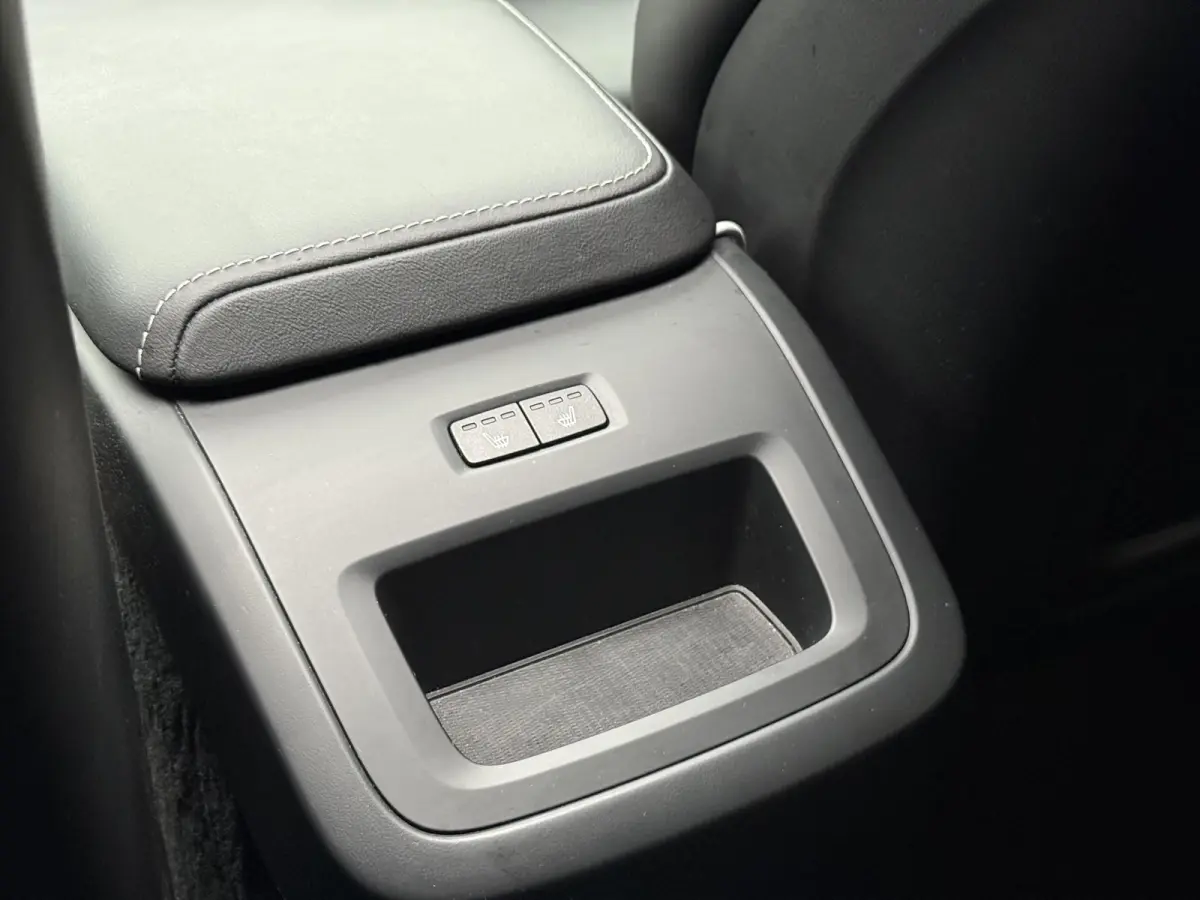 2.0 T6 Plug-in hybrid AWD Ultimate Dark
