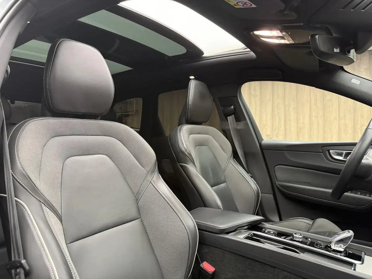 2.0 T6 Plug-in hybrid AWD Ultimate Dark