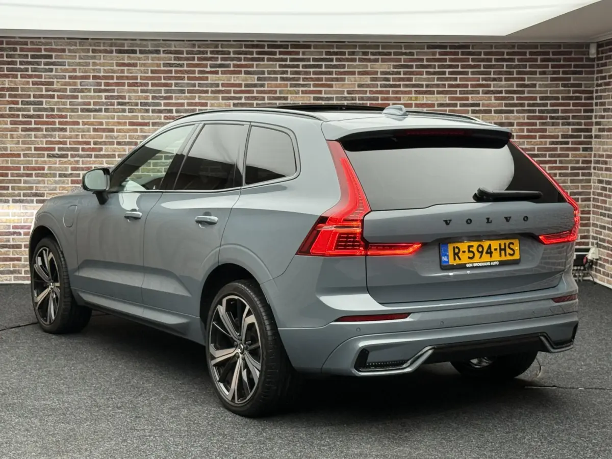 2.0 T6 Plug-in hybrid AWD Ultimate Dark