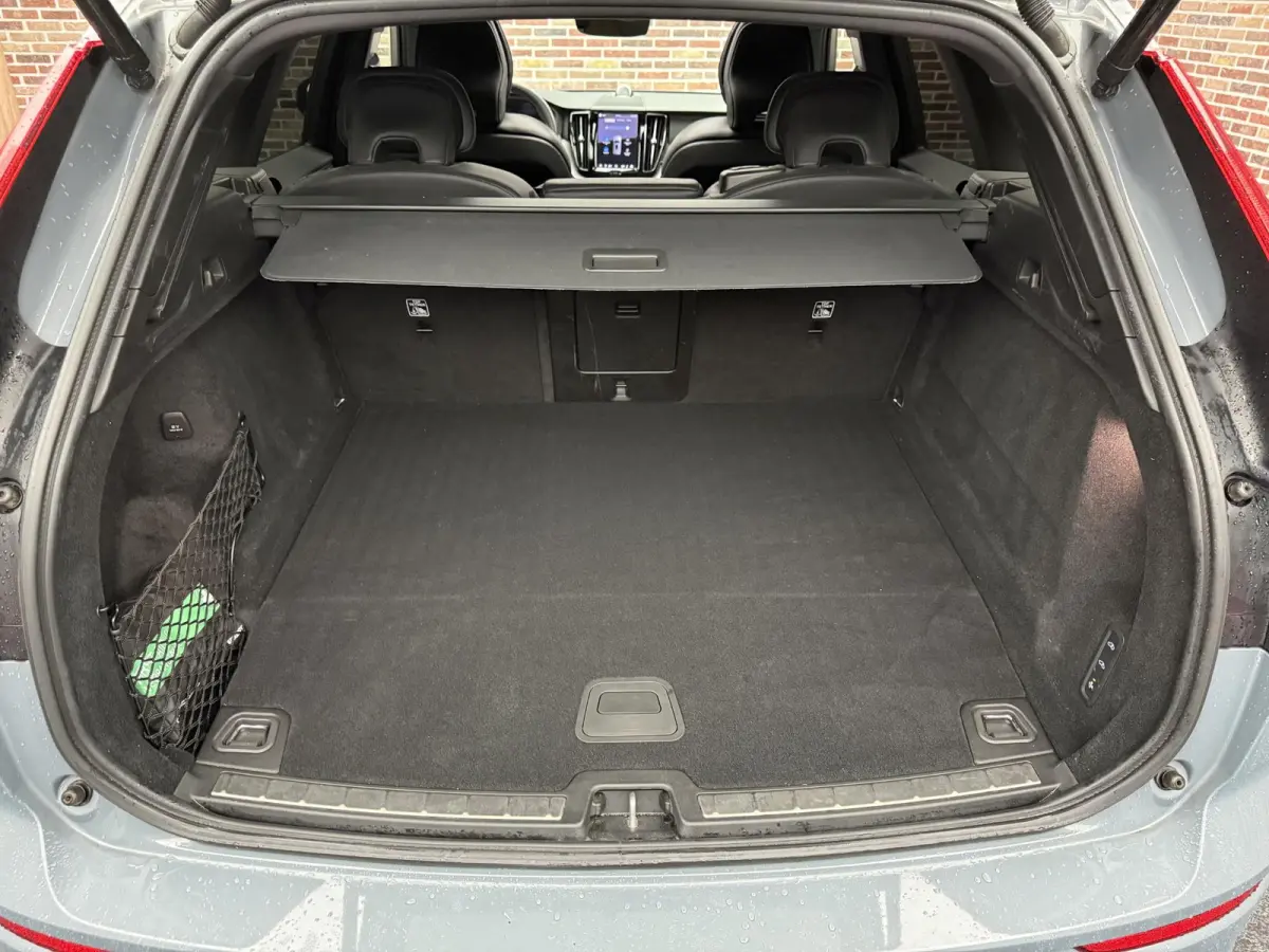 2.0 T6 Plug-in hybrid AWD Ultimate Dark