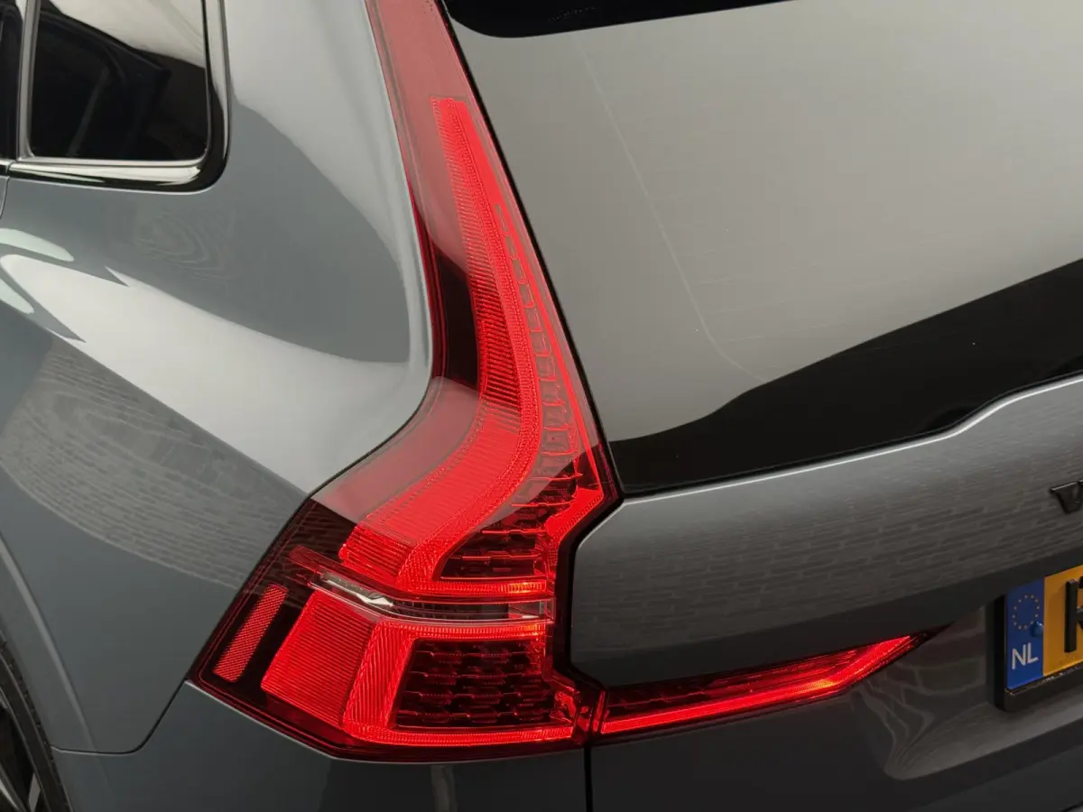 2.0 T6 Plug-in hybrid AWD Ultimate Dark