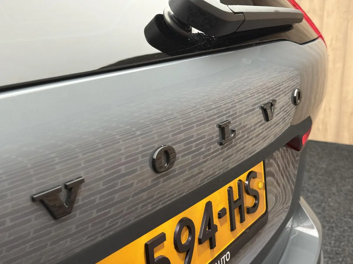 2.0 T6 Plug-in hybrid AWD Ultimate Dark