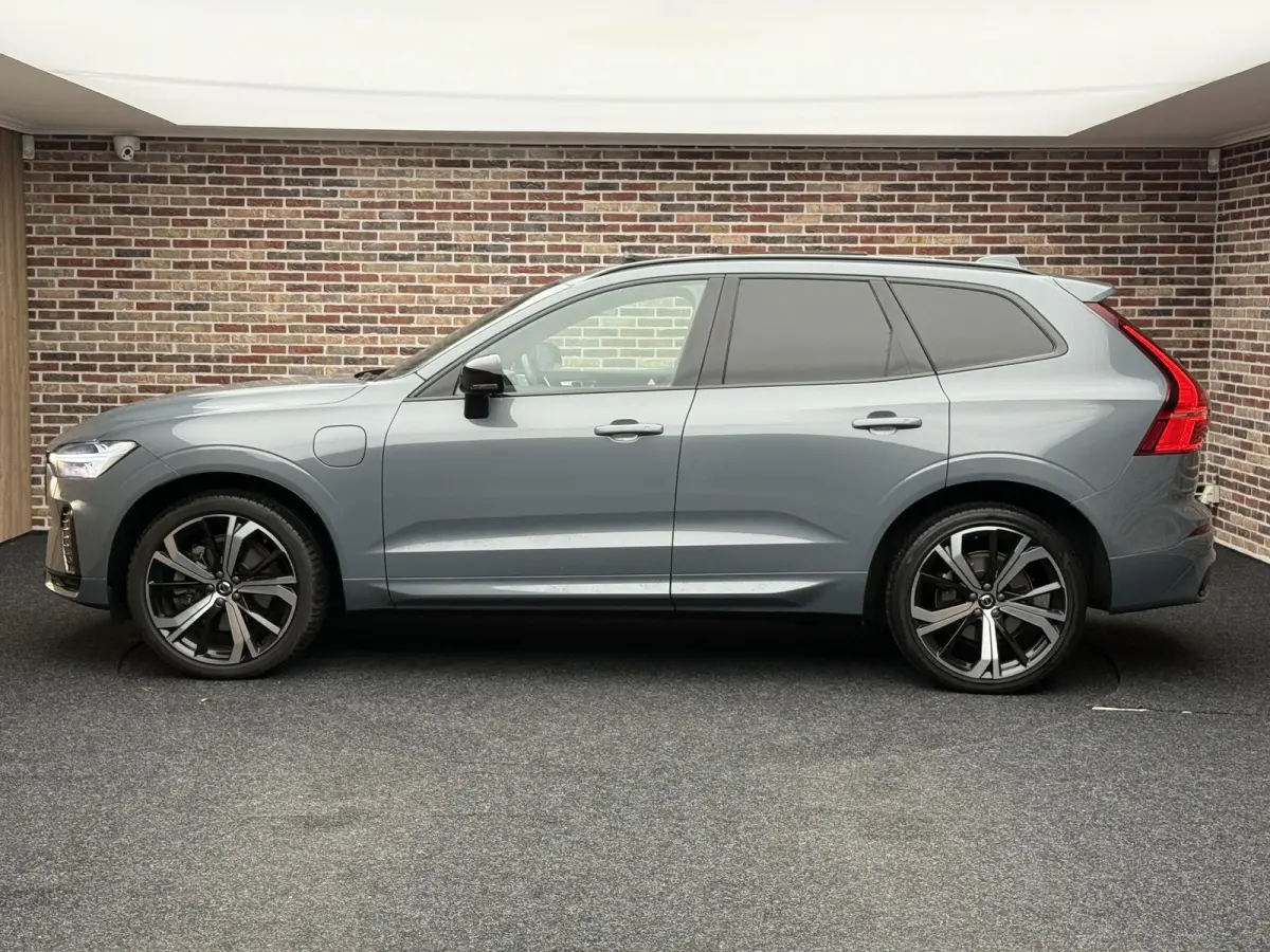 2.0 T6 Plug-in hybrid AWD Ultimate Dark