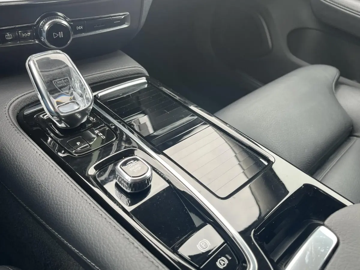 2.0 T6 Recharge AWD Inscription LONG RANGE | LEER | EL. TREKHAAK | HARMAN KARDON |