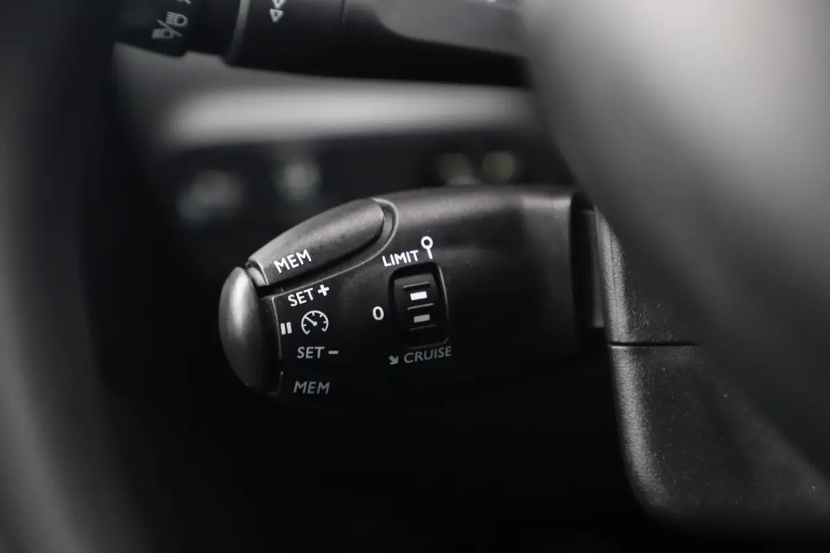 1.2 PureTech Feel Edition Navigatie Carplay Android Climate Cruise Control Parkeersensor Rijstrooksensor