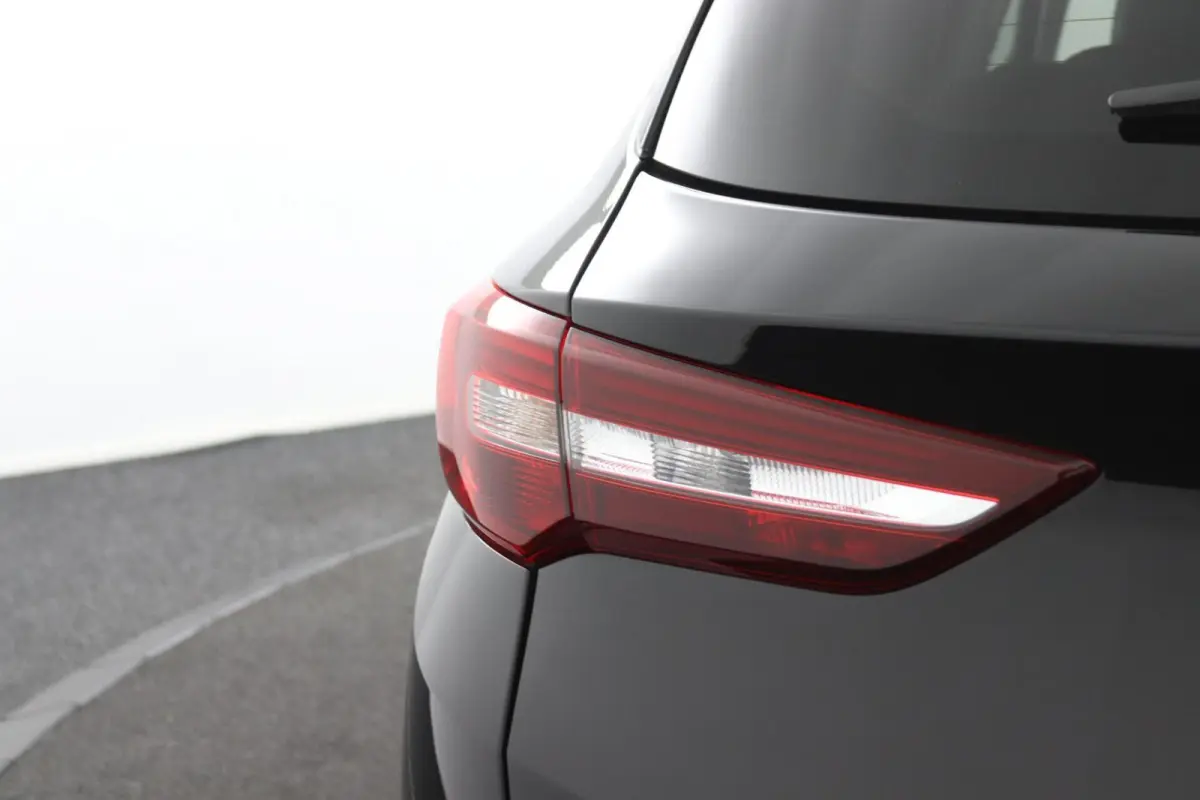 1.6 Turbo Hybrid Business Elegance