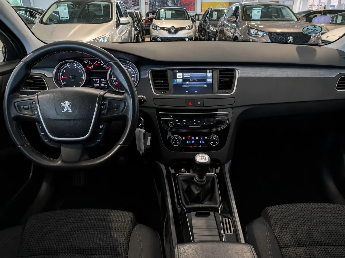 1.6 e-THP Première Panoramadak, Airco, Cruise Control, Trekhaak, Stuurbekrachtiging