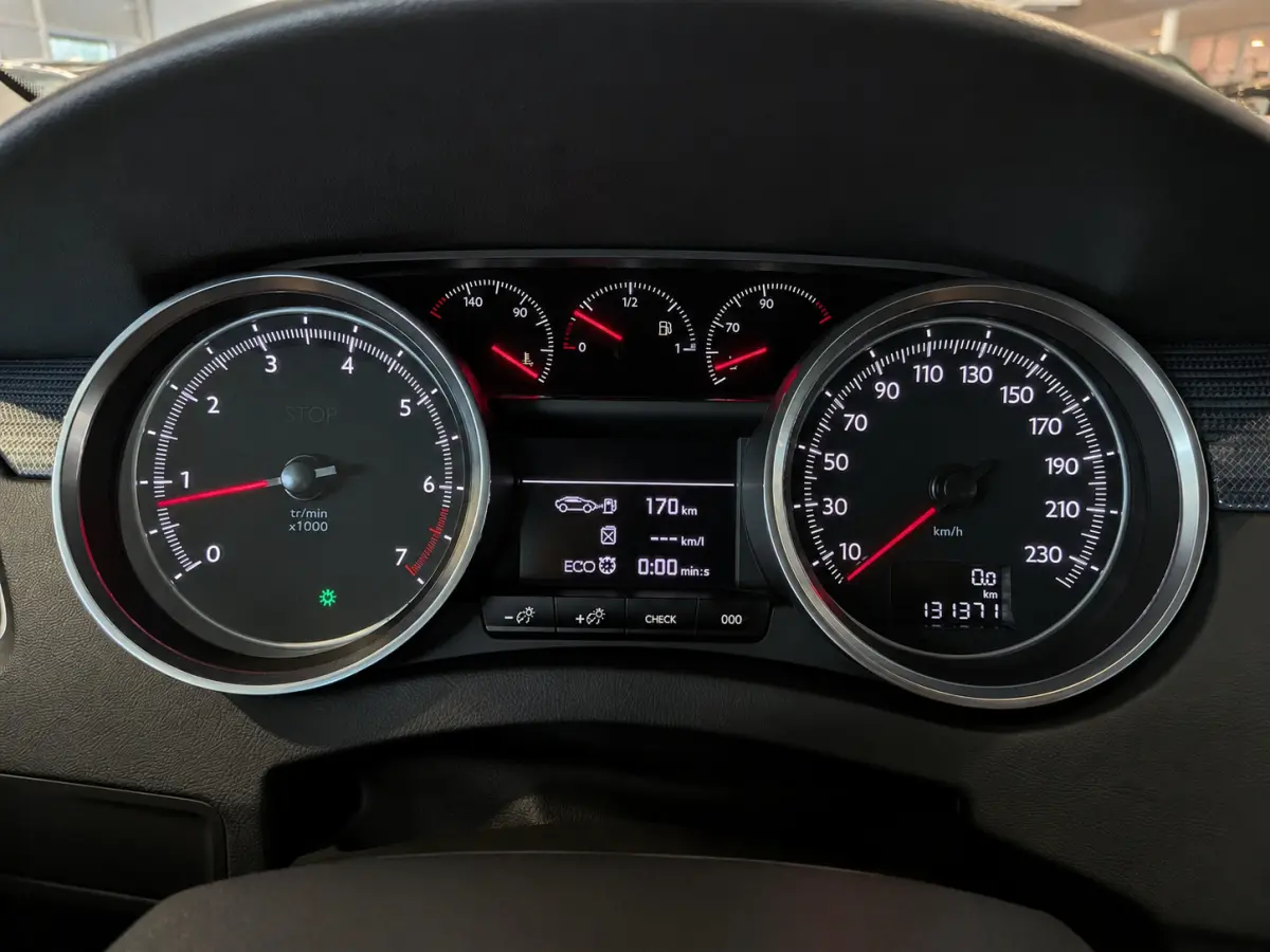 1.6 e-THP Première Panoramadak, Airco, Cruise Control, Trekhaak, Stuurbekrachtiging
